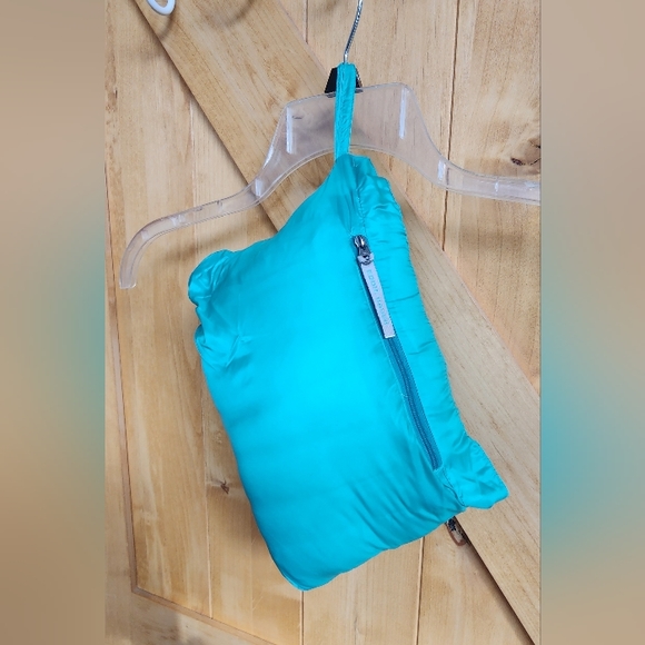 EDDIE BAUER Packable Puff Jacket, Size Medium - Picture 11 of 11